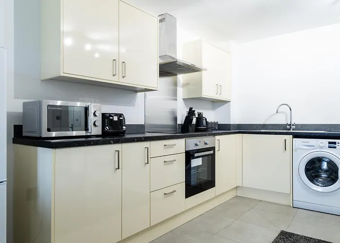 Spacious Ground Floor Near Old Trafford Stadium * 맨체스터