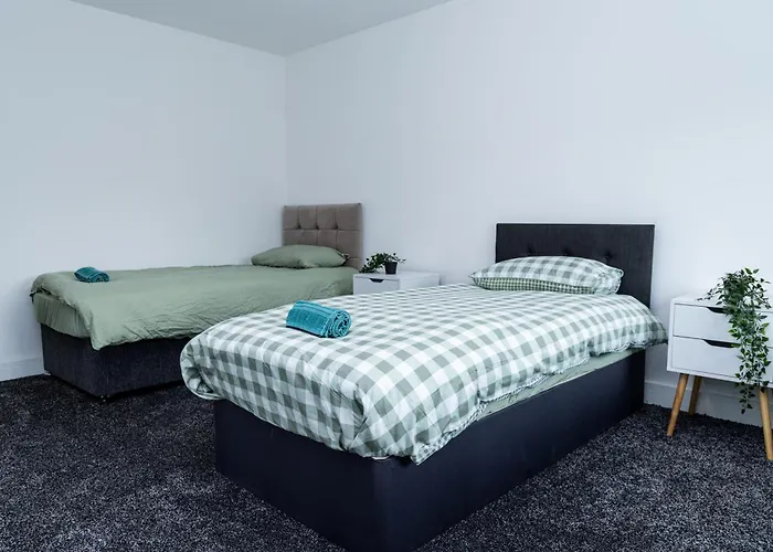 Spacious Ground Floor Near Old Trafford Stadium 아파트 *