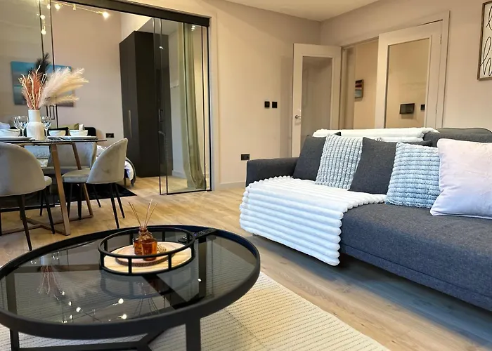 Stunning 2br In Chinatown *