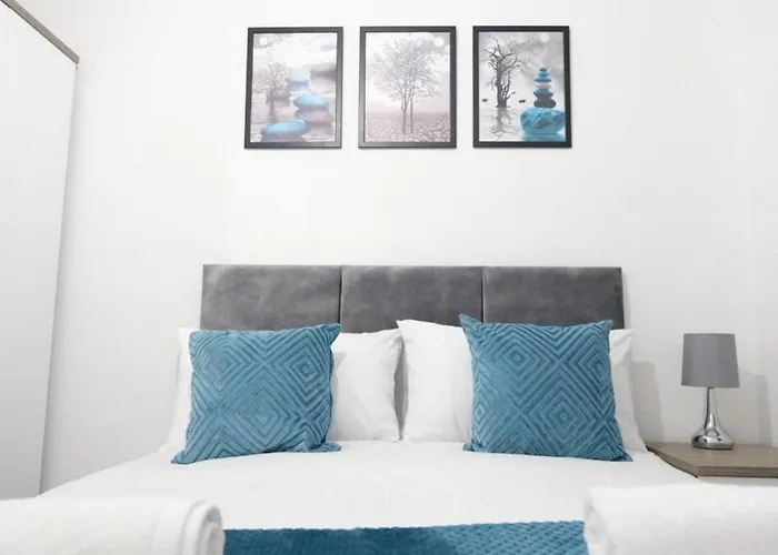 Entire 3-bed House Sleeps 5 W Parking *