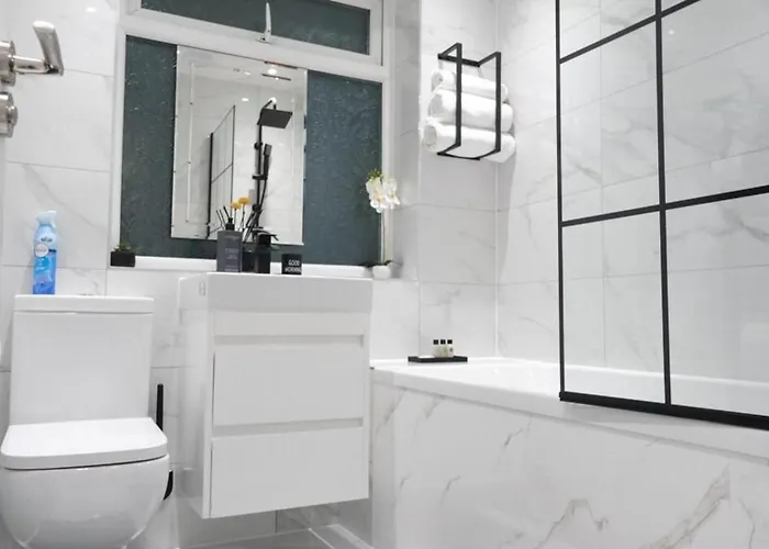 Entire 3-bed House Sleeps 5 W Parking *