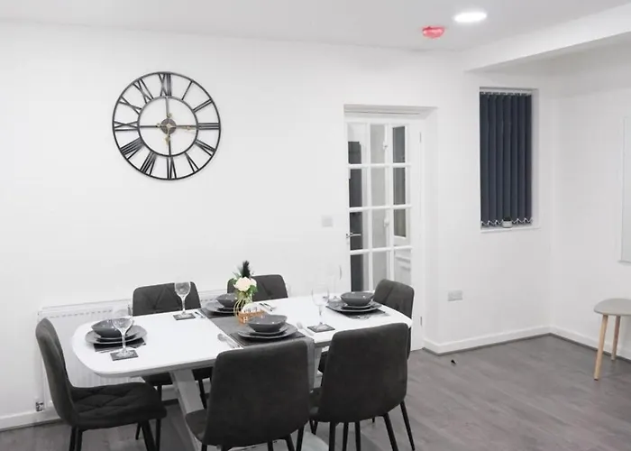 Entire 3-bed House Sleeps 5 W Parking Nyaraló