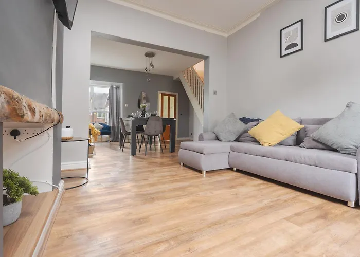 Vibrant&spacious 3br House, Near City&salford Quays, Free Parking