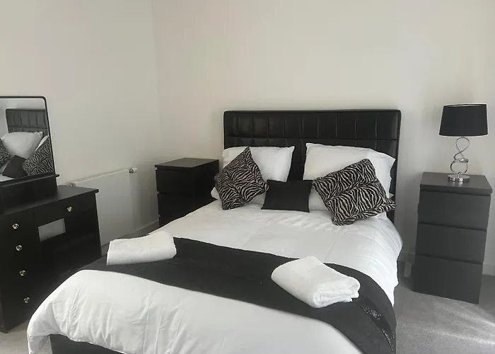 בית נופש Luxury Modern Town House, Centre, Free Secured Parking *