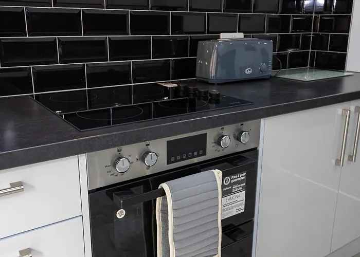 The Kent Luxury House Sleeps 14 Free Parking Manchester