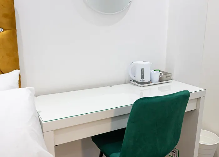 The Kent Luxury House Sleeps 14 Free Parking