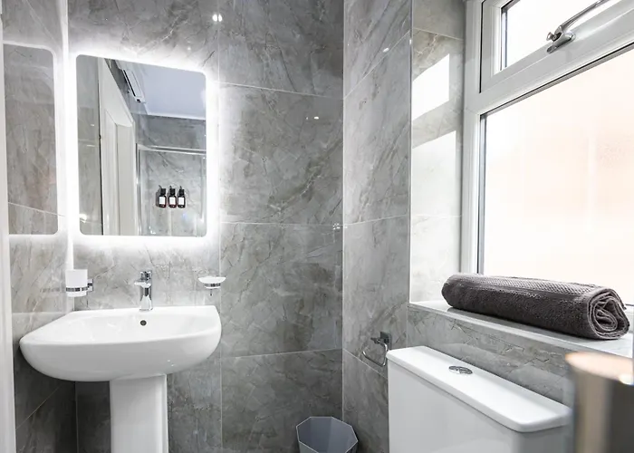 The Kent Luxury House Sleeps 14 Free Parking Dom wakacyjny *