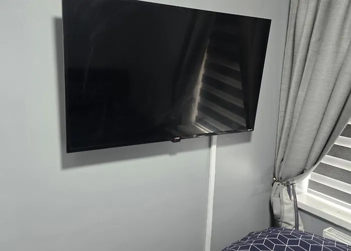 - House - Sleeps 6 - Parking - Garden