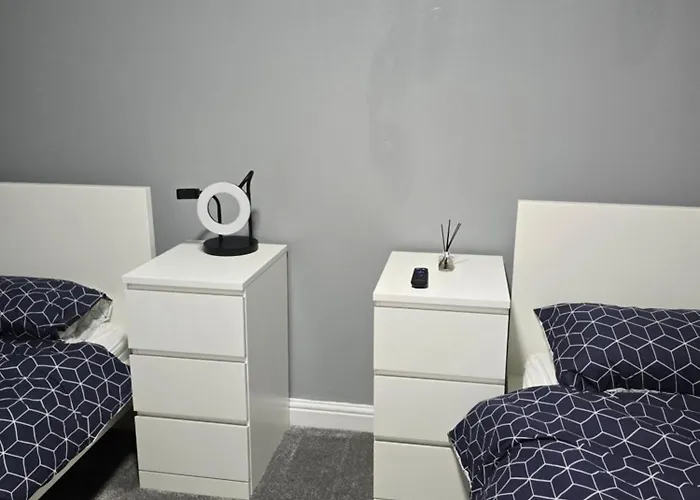 Casa vacanze - House - Sleeps 6 - Parking - Garden *