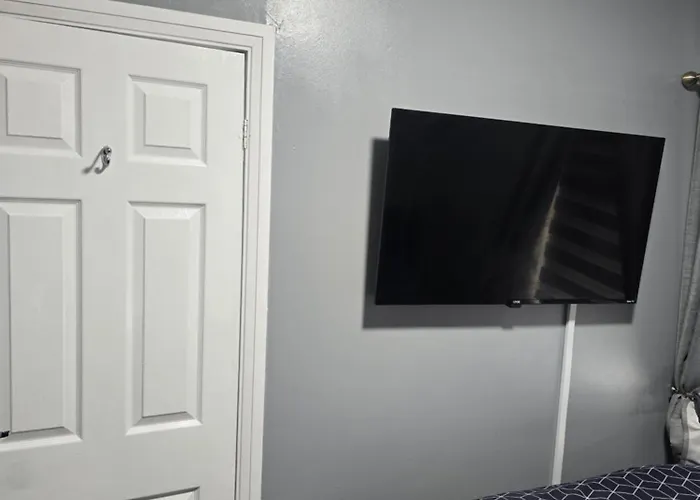 Dom wakacyjny - House - Sleeps 6 - Parking - Garden Manchester