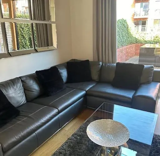 Dom wakacyjny Luxury Modern Town House, Centre, Free Secured Parking