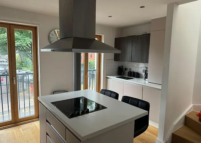 Luxury Modern Town House, Centre, Free Secured Parking