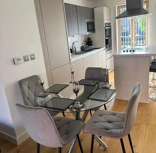 Luxury Modern Town House, Centre, Free Secured Parking