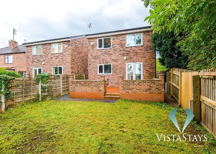 Large 5bdr House By Vista Short Lets & Serviced Salford With Pool Table, Ps4 & Private Parking * 맨체스터