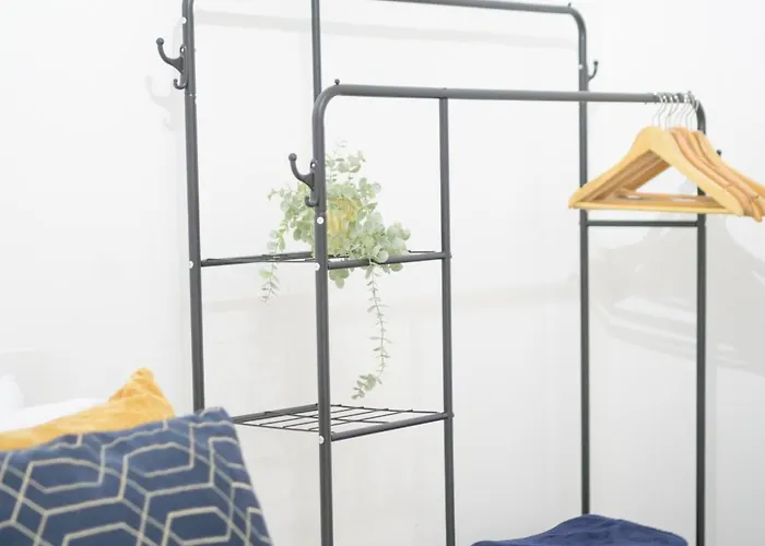 Silver Pines - 2br - King Bed - 6 Guests - Wi-fi - Free Parking דירה *