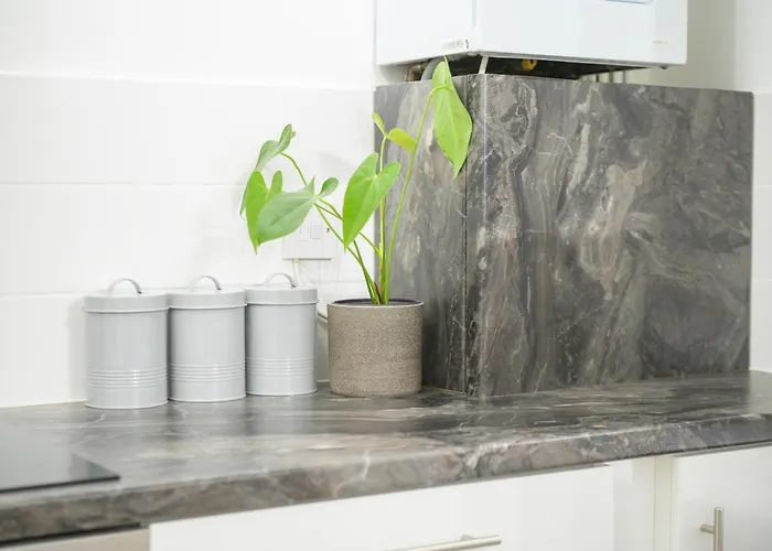 Silver Pines - 2br - King Bed - 6 Guests - Wi-fi - Free Parking מנצ'סטר