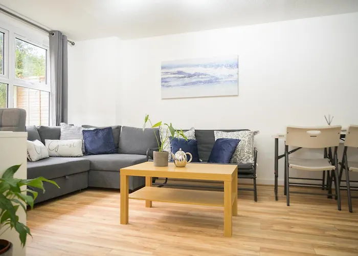 דירה Silver Pines - 2br - King Bed - 6 Guests - Wi-fi - Free Parking *