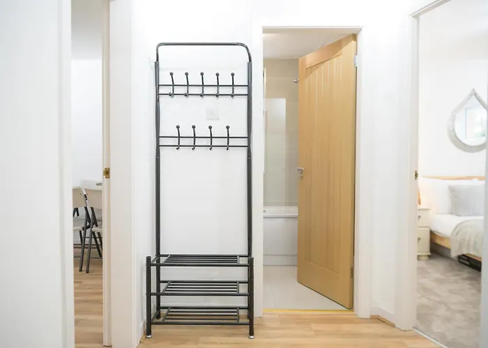 Silver Pines - 2br - King Bed - 6 Guests - Wi-fi - Free Parking Apartmán Manchester