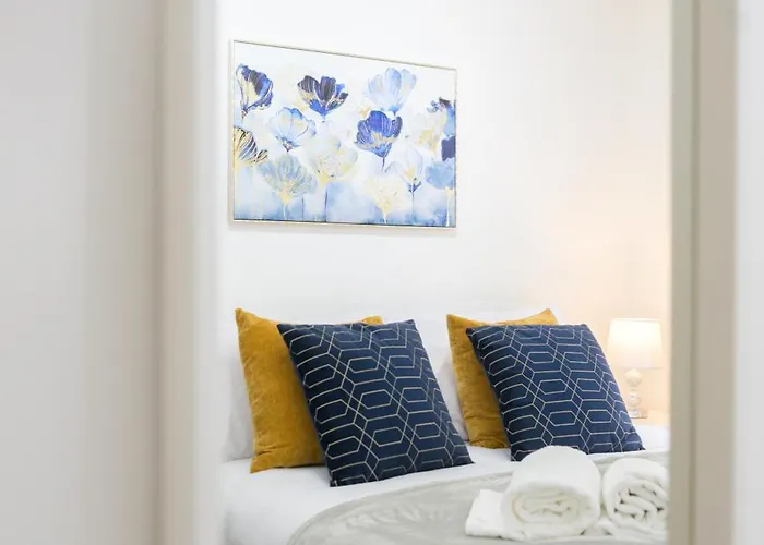 Silver Pines - 2br - King Bed - Sleeps 6 - Wi-fi - Free Parking *