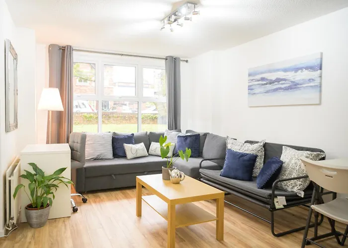 Silver Pines - 2br - King Bed - Sleeps 6 - Wi-fi - Free Parking