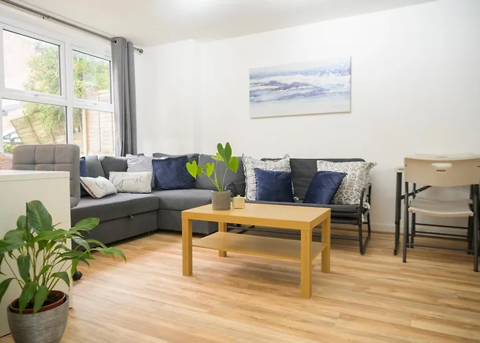 Apartment Silver Pines - 2br - King Bed - 6 Guests - Wi-fi - Free Parking *