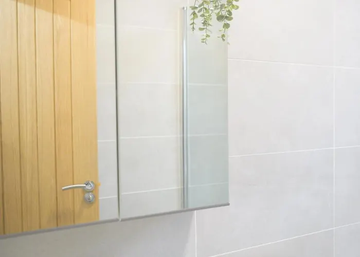 דירה Silver Pines - 2br - King Bed - 6 Guests - Wi-fi - Free Parking *