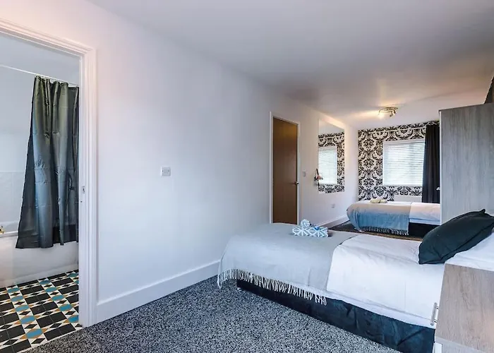 Sleeps 7, Games Room, Perfect For Groups, Driveway, Smart Tv, Available For Long