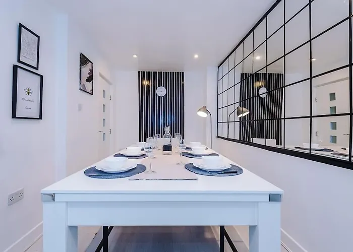 Appartement Sleeps 7, Games Room, Perfect For Groups, Driveway, Smart Tv, Available For Long Manchester