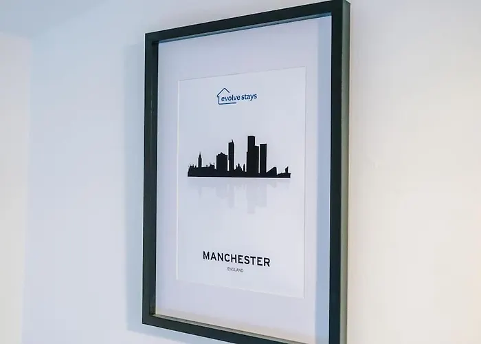 Sleeps 7, Games Room, Perfect For Groups, Driveway, Smart Tv, Available For Long Appartement Manchester