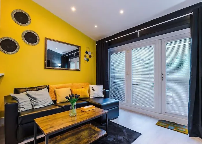 Appartement Sleeps 7, Games Room, Perfect For Groups, Driveway, Smart Tv, Available For Long *