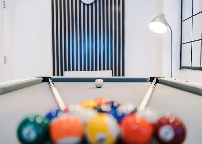 Sleeps 7, Games Room, Perfect For Groups, Driveway, Smart Tv, Available For Long