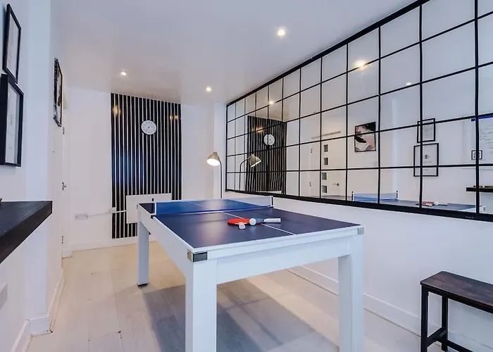 Appartement Sleeps 7, Games Room, Perfect For Groups, Driveway, Smart Tv, Available For Long *