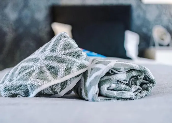 Sleeps 7, Games Room, Perfect For Groups, Driveway, Smart Tv, Available For Long Appartement