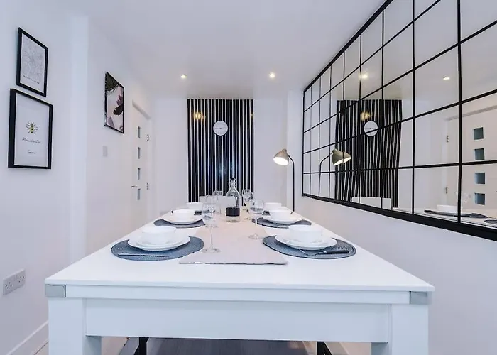 Sleeps 7, Games Room, Perfect For Groups, Driveway, Smart Tv, Available For Long Appartement