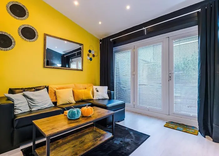 Appartement Sleeps 7, Games Room, Perfect For Groups, Driveway, Smart Tv, Available For Long *