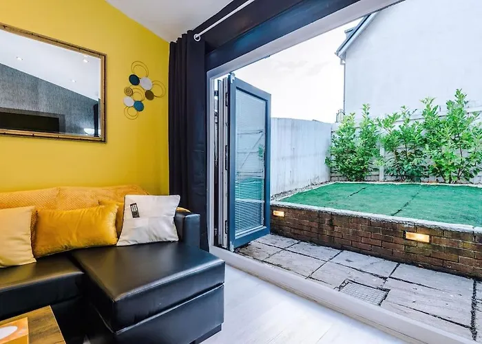 Sleeps 7, Games Room, Perfect For Groups, Driveway, Smart Tv, Available For Long 公寓