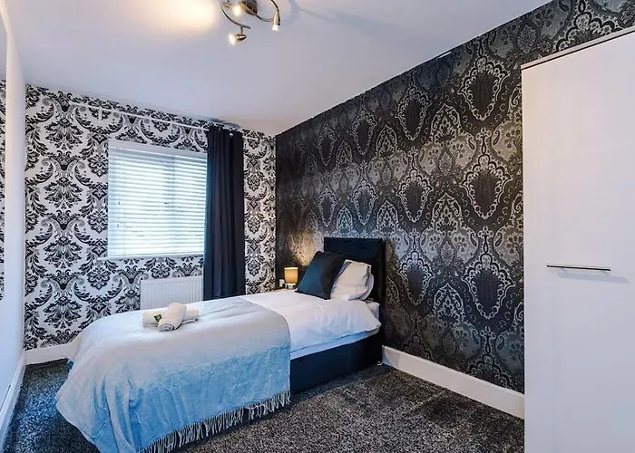 Sleeps 7, Games Room, Perfect For Groups, Driveway, Smart Tv, Available For Long 公寓 *