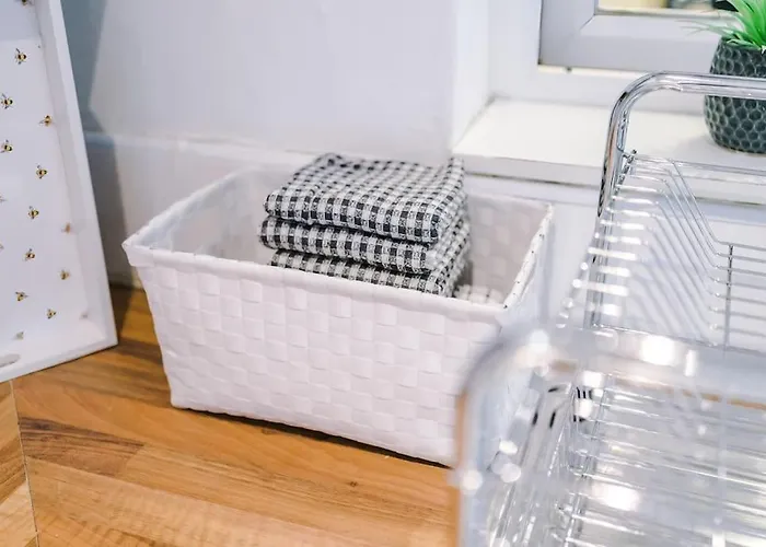 Sleeps 7, Games Room, Perfect For Groups, Driveway, Smart Tv, Available For Long Manchester