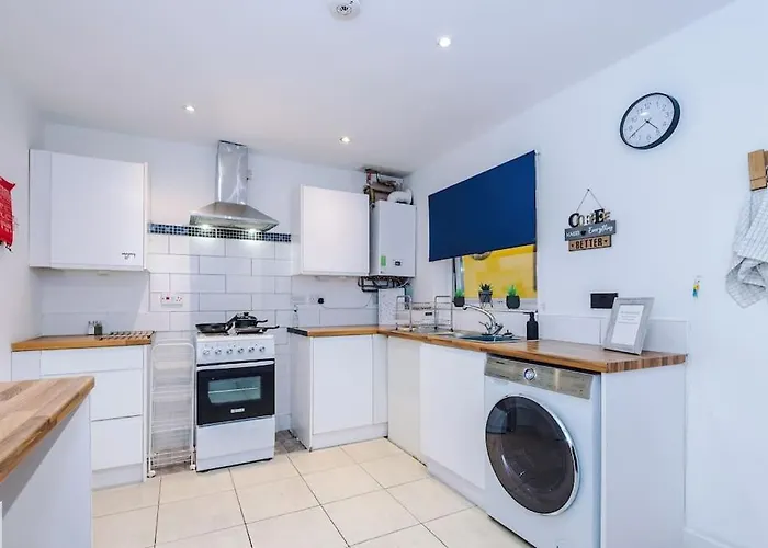 Appartement Sleeps 7, Games Room, Perfect For Groups, Driveway, Smart Tv, Available For Long *