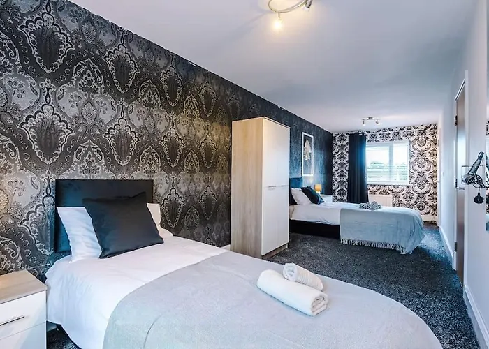 Sleeps 7, Games Room, Perfect For Groups, Driveway, Smart Tv, Available For Long 公寓 曼彻斯特