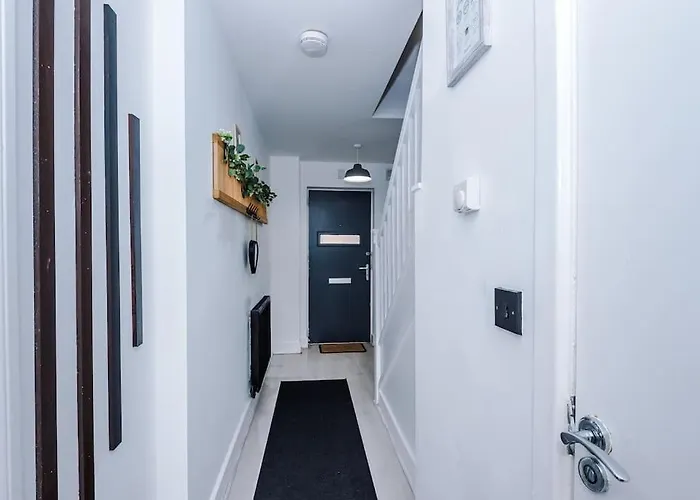 Sleeps 7, Games Room, Perfect For Groups, Driveway, Smart Tv, Available For Long * 曼彻斯特