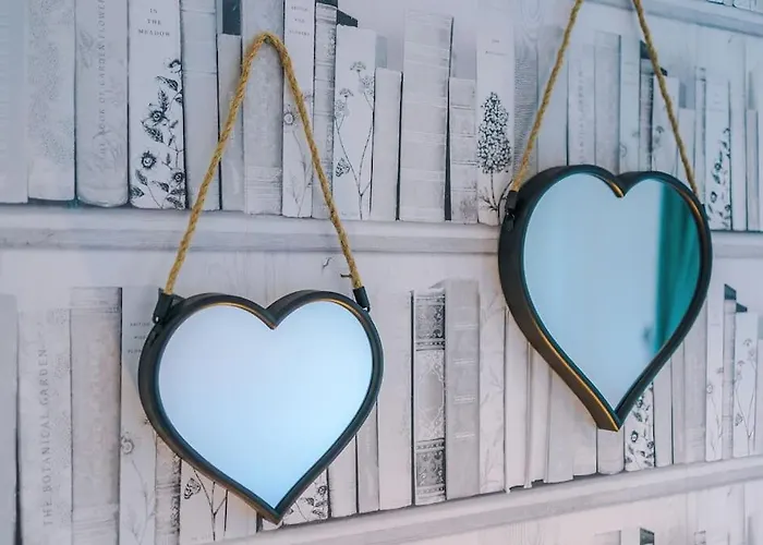 Sleeps 7, Games Room, Perfect For Groups, Driveway, Smart Tv, Available For Long Appartement *