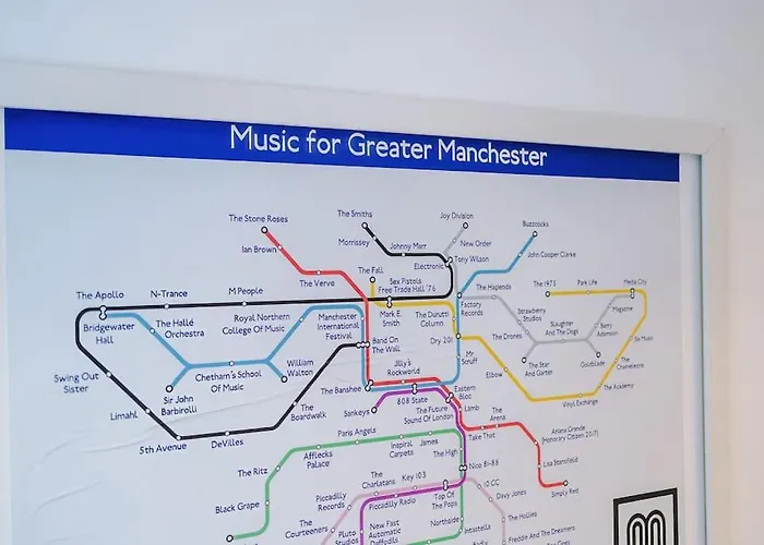 Sleeps 7, Games Room, Perfect For Groups, Driveway, Smart Tv, Available For Long Appartement Manchester