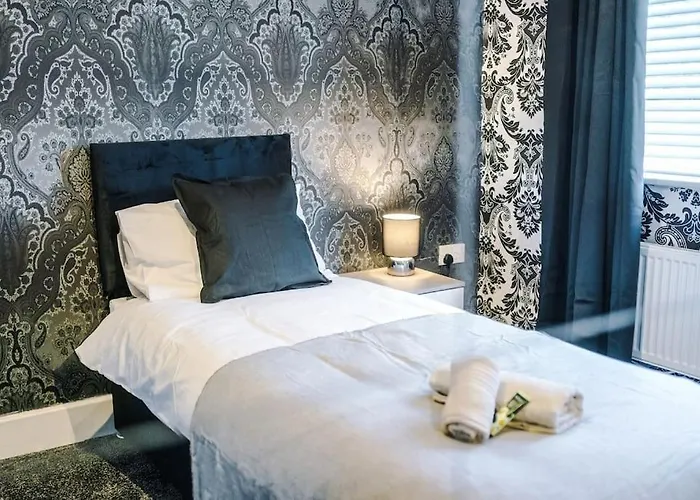 Sleeps 7, Games Room, Perfect For Groups, Driveway, Smart Tv, Available For Long *