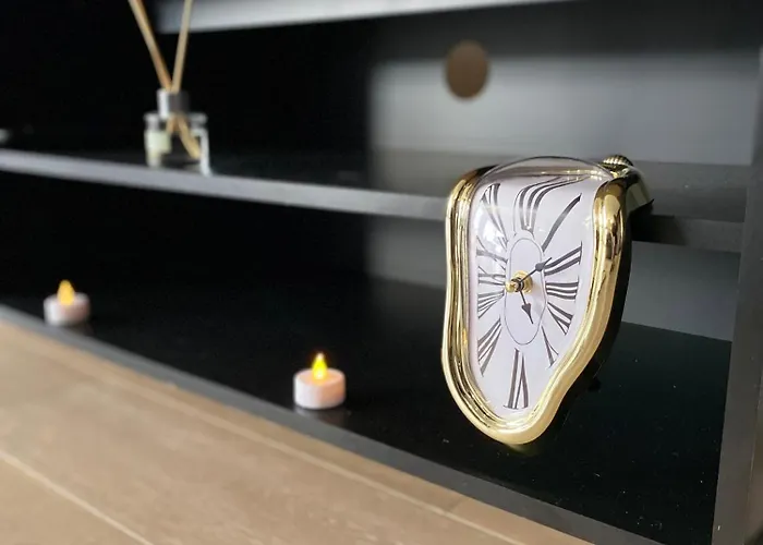 Апартаменты Luxurious, High-end 2-bedroom With Balcony