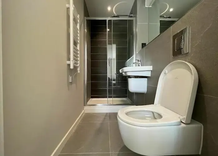 Апартаменты Luxurious, High-end 2-bedroom With Balcony *