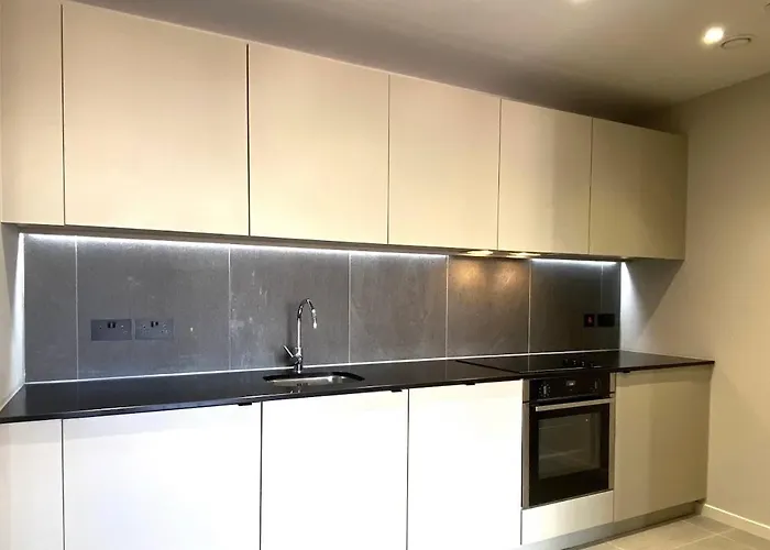 Luxurious, High-end 2-bedroom With Balcony