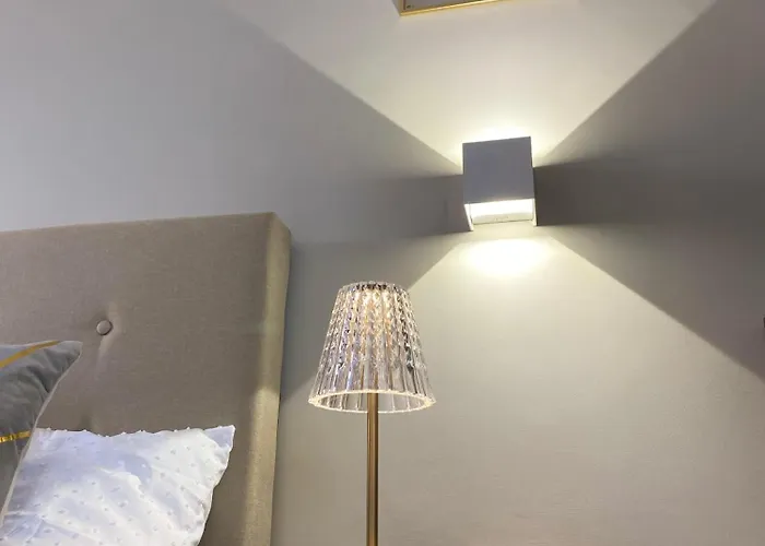 Апартаменты Luxurious, High-end 2-bedroom With Balcony *