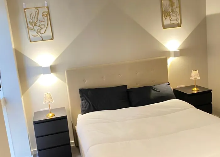 Luxurious, High-end 2-bedroom With Balcony * Манчестер