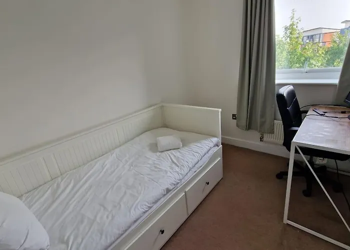 Modern Near Etihad, Coop Live * Mánchester